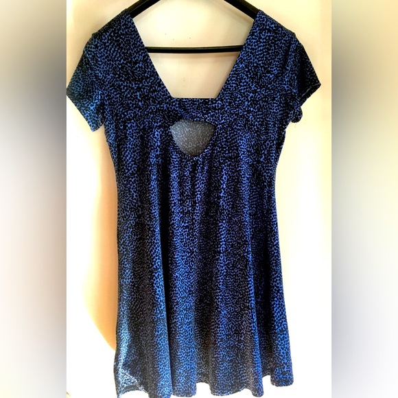 Short casual dress - Picture 2 of 4